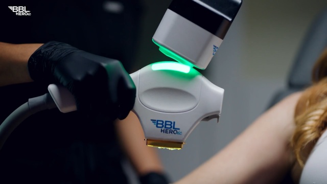 Technology matters. Alchemy MedSpa proudly offers the Sciton BBL HEROic platform — one of the most advanced aesthetic laser systems available.

Why that matters for you:
✔ Faster treatment times
✔ Enhanced comfort
✔ More precise results
✔ Customizable settings
✔ Safe for multiple skin types

We invest in technology so you get better results. Interested in learning more? Schedule a complimentary consultation with our team today! alchemymedspachatt.com | 423.654.7630

#BBLHEROic #AdvancedAesthetics #ChattanoogaMedSpa #LuxurySkinCare